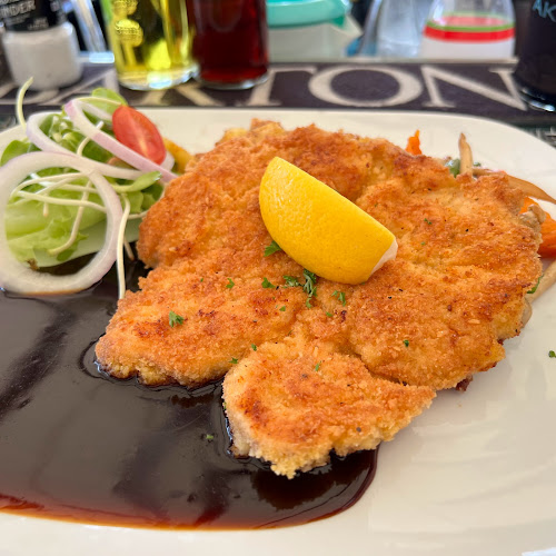 Akvavit Grill & Bar - การบริการอาหารและที่พัก