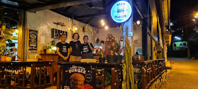 Dar's Burger - การบริการอาหารและที่พัก