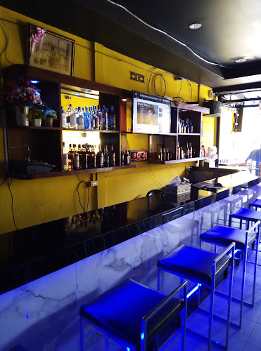 Lucky Bar - การบริการอาหารและที่พัก