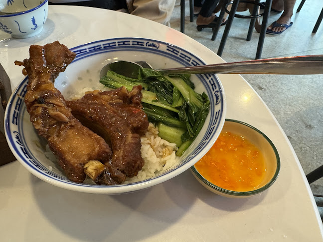 บำรุงเธอ Eatery and Coffee - การบริการอาหารและที่พัก