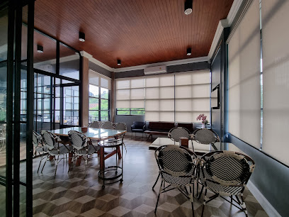 คุณเอียดชาววัง & ANYA Cafe