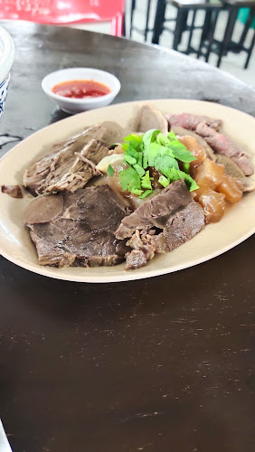 เจ้าขุน ก๋วยเตี๋ยวเนื้อตุ๋น หม้อไฟ - การบริการอาหารและที่พัก