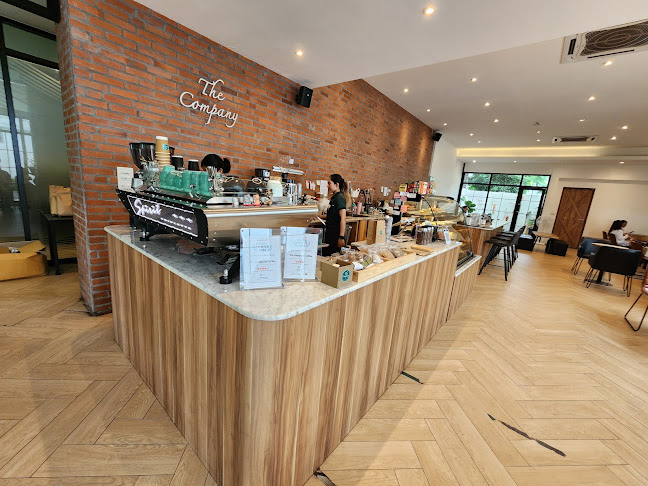 The Company - การบริการอาหารและที่พัก