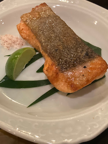 YUZU Japanese Restaurant & Bar - การบริการอาหารและที่พัก