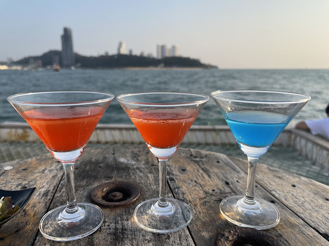 Opinii despre Tappia Floating Cafe Pattaya în อำเภอบางละมุง - การบริการอาหารและที่พัก