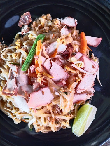 Opinii despre ร้านอึ้งผัดไทย în อำเภอเมืองพะเยา - การบริการอาหารและที่พัก