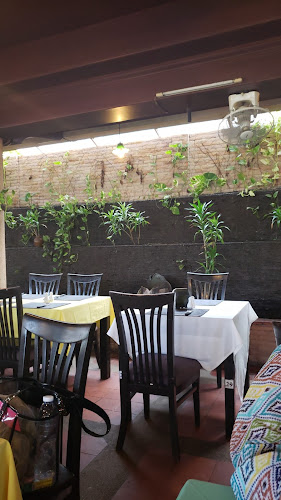 ลอบสเตอร์แอนด์พรอน - การบริการอาหารและที่พัก