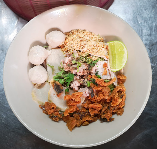 Charcoal Noodles, Naklua - บะหมี่เตาถ่าน นาเกลือ - การบริการอาหารและที่พัก