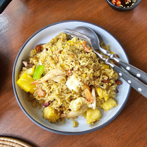 เดอะกลาสเฮ้าส์ ซิลเวอร์ - การบริการอาหารและที่พัก