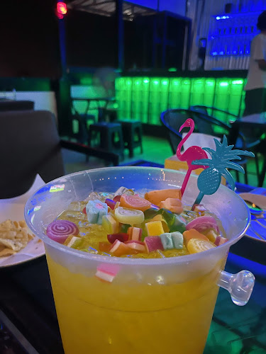 Blacked Out - การบริการอาหารและที่พัก