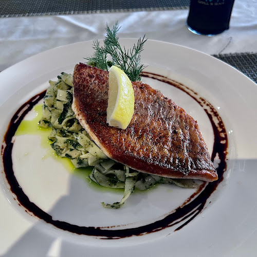 Akvavit Grill & Bar - การบริการอาหารและที่พัก