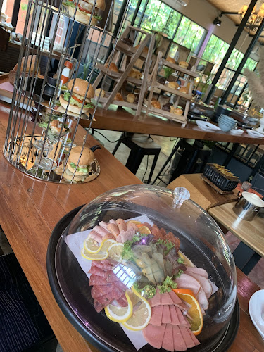 Opinii despre Vibes 360 Bar & Restaurant în อำเภอเกาะสมุย - การบริการอาหารและที่พัก