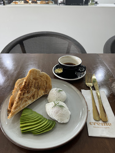 Crème Café Phuket - การบริการอาหารและที่พัก