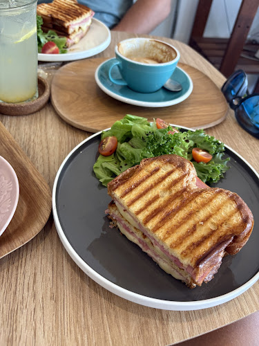 22 73 ถนน หลวงพ่อ ตำบลตลาดใหญ่ อำเภอเมืองภูเก็ต ภูเก็ต 83000