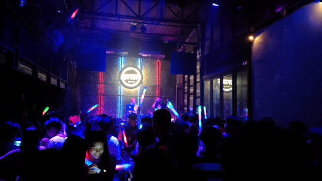 Boytoys - การบริการอาหารและที่พัก