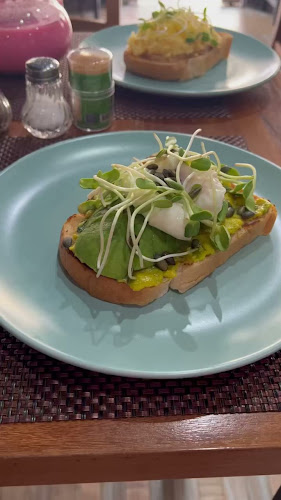 Opinii despre Cafe&Restaurant Miami Production în Patong - การบริการอาหารและที่พัก