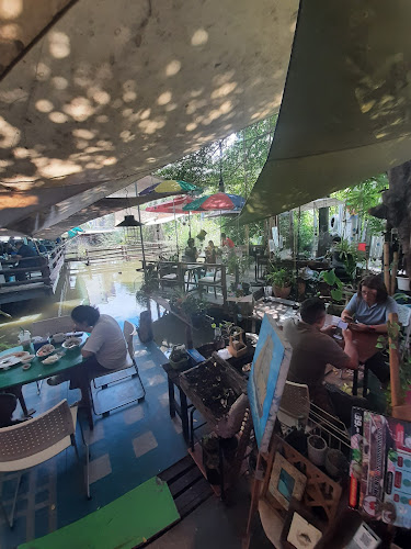 Comentarii opinii despre ร้านชมคลอง​ (ป้าเปิ้ล)​ก๋วยเตี๋ยวเรือ, ผัดไทย, อาหารตามสั่ง, สเต็ก, กาแฟสด