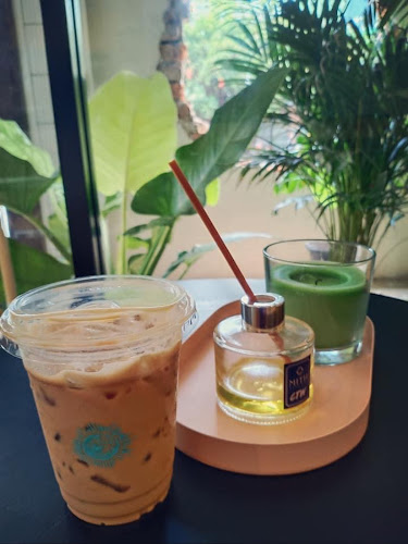 Sun & Moon Café - การบริการอาหารและที่พัก