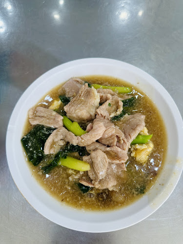 ยอดผักเมืองทอง ราดหน้า - การบริการอาหารและที่พัก