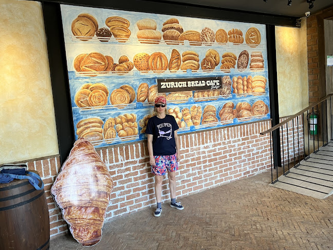 Zurich Bread Cafe - การบริการอาหารและที่พัก