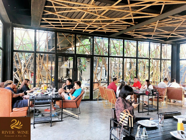 River Wine Restaurant&Karaoke