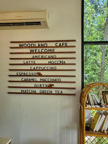 Comentarii opinii despre Woodland Cafe' Restaurant & Bar Phuket