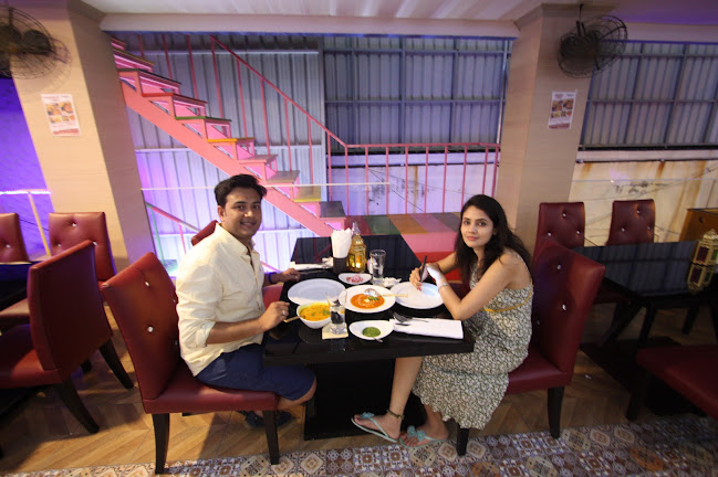 Kiran's Indian Restaurant - การบริการอาหารและที่พัก