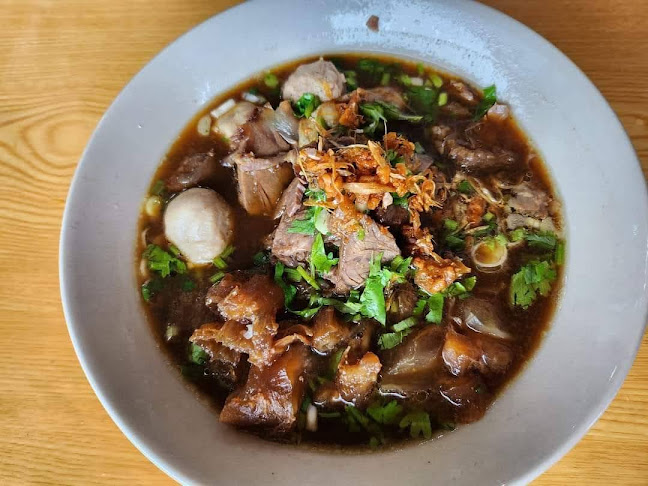 Opinii despre ก๋วยเตี๋ยวเนื้อเอ็นแก้วฉลองภูเก็ต în อำเภอเมืองภูเก็ต - การบริการอาหารและที่พัก