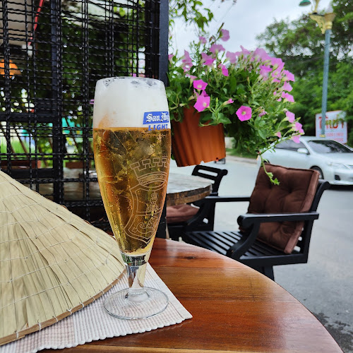 Opinii despre สปอร์ตบาร์ în อำเภอเมืองภูเก็ต - การบริการอาหารและที่พัก