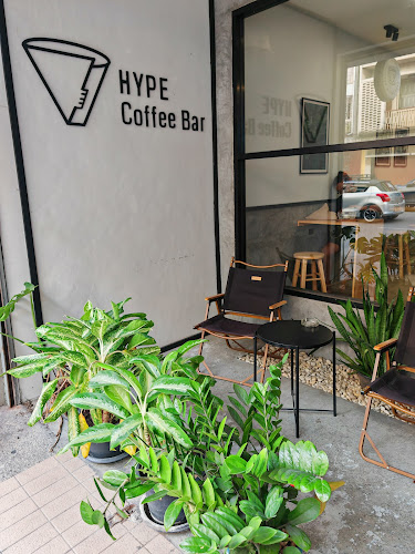 HYPE Coffee Bar (ที่จอดรถอยู่ชั้นใต้ดิน ทางลงอยู่ติดกับร้าน) - การบริการอาหารและที่พัก