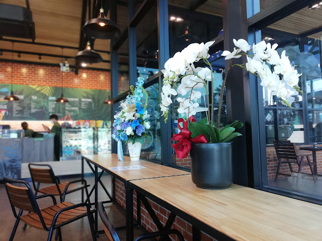 Café Amezon ปั้ม ปตท. รังสิต-นครนายก 44 - การบริการอาหารและที่พัก