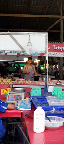 ตลาดผู้ใหญ่กุ่ย - อำเภอบางละมุง