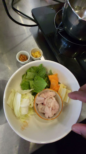 Comentarii opinii despre ร้านอาหาร และโรงเรียนสอนทำอาหารไทย ปุ้ม