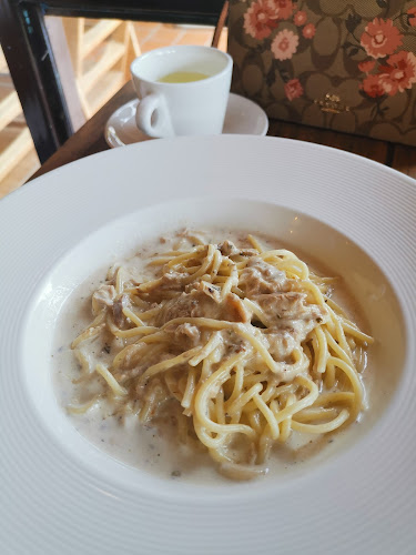 The Balcony - การบริการอาหารและที่พัก