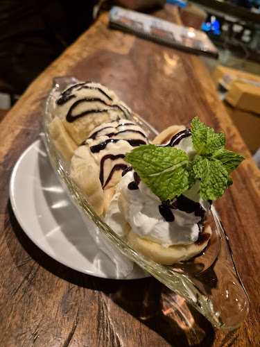 Happy Bar and Restaurant - อำเภอกะทู้