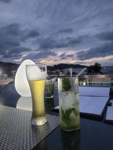 Opinii despre คี สกายเล้าท์ ลูฟท๊อป în อำเภอกะทู้ - การบริการอาหารและที่พัก