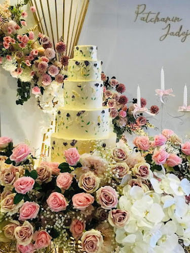 Sutrawadee​ Cake - การบริการอาหารและที่พัก