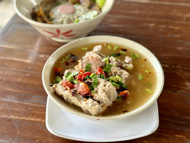 ร้านเด็ดเอร็ด ก๋วยเตี๋ยวคั่วไก่ไฟมังกร by pinny the chef @ระยอง - การบริการอาหารและที่พัก