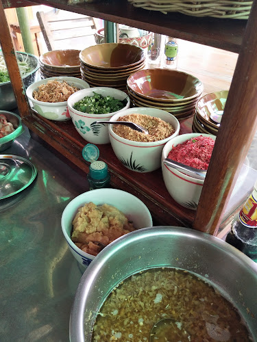 เตี๋ยวไทยโบราณใต้ต้นจันเจ๊แป๋ม - อำเภอเมืองพิษณุโลก