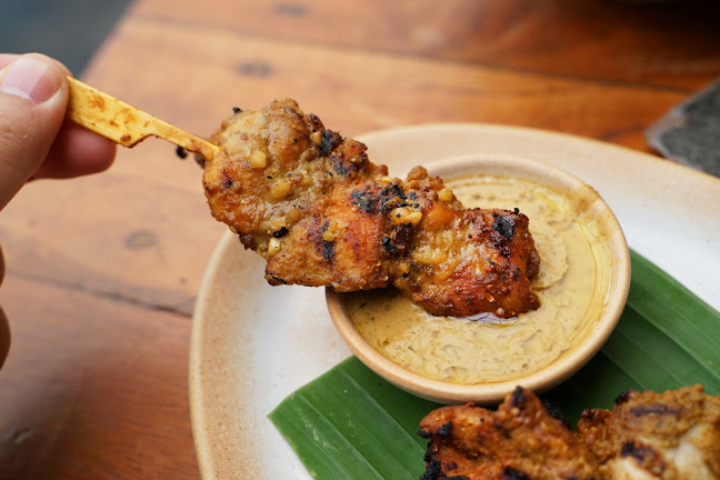 Naughty Nuri's Phuket - การบริการอาหารและที่พัก