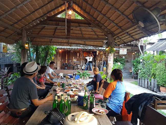 มะเขมะขา - การบริการอาหารและที่พัก