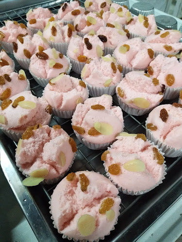 เตี๋ยวไทยโบราณใต้ต้นจันเจ๊แป๋ม - การบริการอาหารและที่พัก