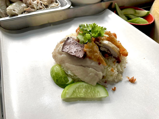 โกลือ ข้าวมันไก่ปากเกร็ด - การบริการอาหารและที่พัก