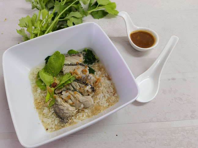 ข้าวต้มปลากระทะนายพล พัทยา - การบริการอาหารและที่พัก