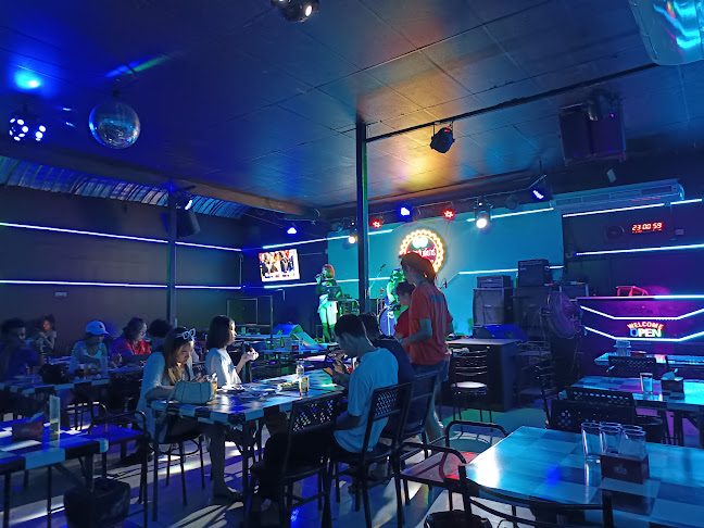 สายแฮงค์2-แลนด์มาร์คนักเมา - การบริการอาหารและที่พัก