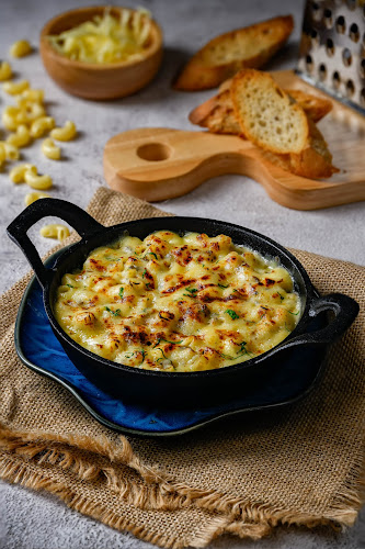 NORA Beach Club - การบริการอาหารและที่พัก