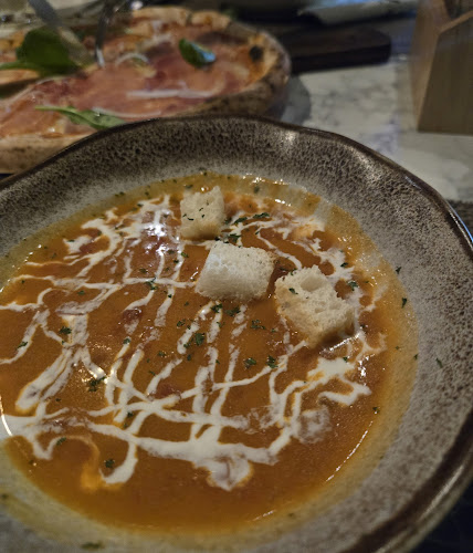 Opinii despre ลา พิคโคล่า คาเฟ่ แอนด์ เรสเตอรรอง în อำเภอกะทู้ - การบริการอาหารและที่พัก