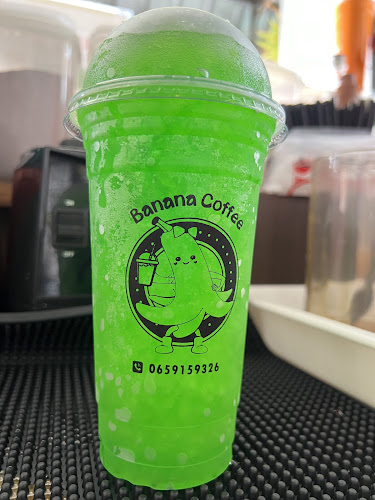 บานาน่า คอฟฟี่ ฉลอง ภูเก็ต - การบริการอาหารและที่พัก