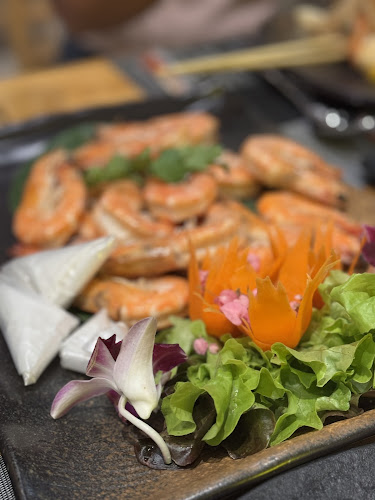 De Earn Cafe and Bar Phuket - การบริการอาหารและที่พัก