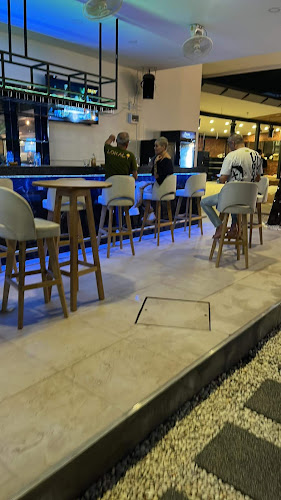 Bakers Brasserie & Bar - การบริการอาหารและที่พัก